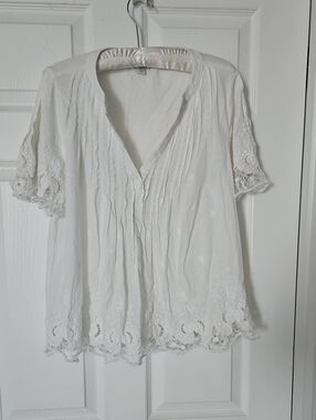 Sundance White V-Neck Embroidered Lace Trim Blouse